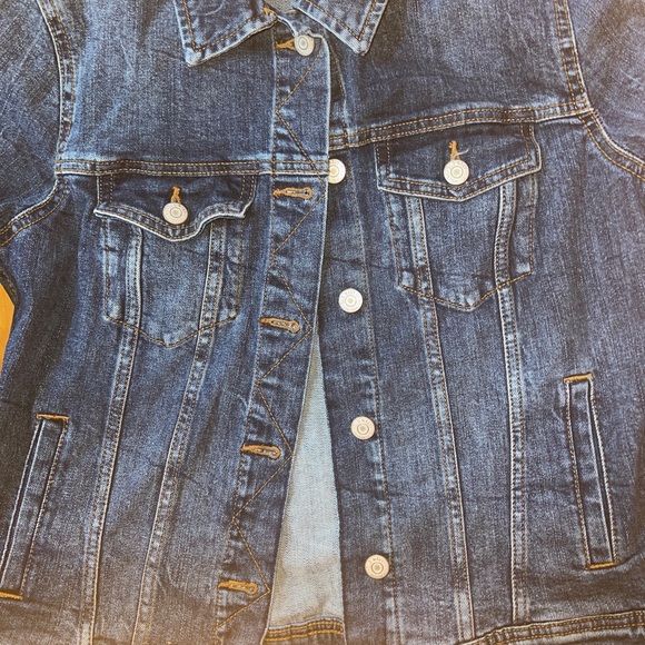 OLD NAVY Womens Distressed Trucker Jean Jacket Size Medium Button Up - Picture 4 of 5